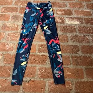 JoyLab Women's Navy and Red Patterned full length tropical print legging-XS